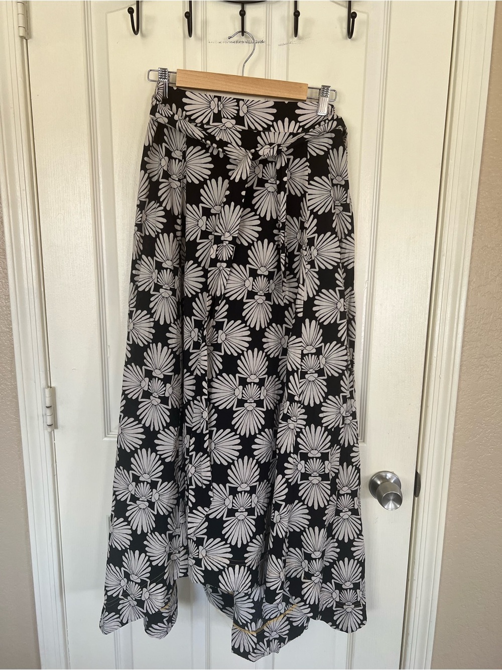Free People Black Cream Floral Wrap Midi Skirt Handkerchief Hem Boho - Picture 1 of 10